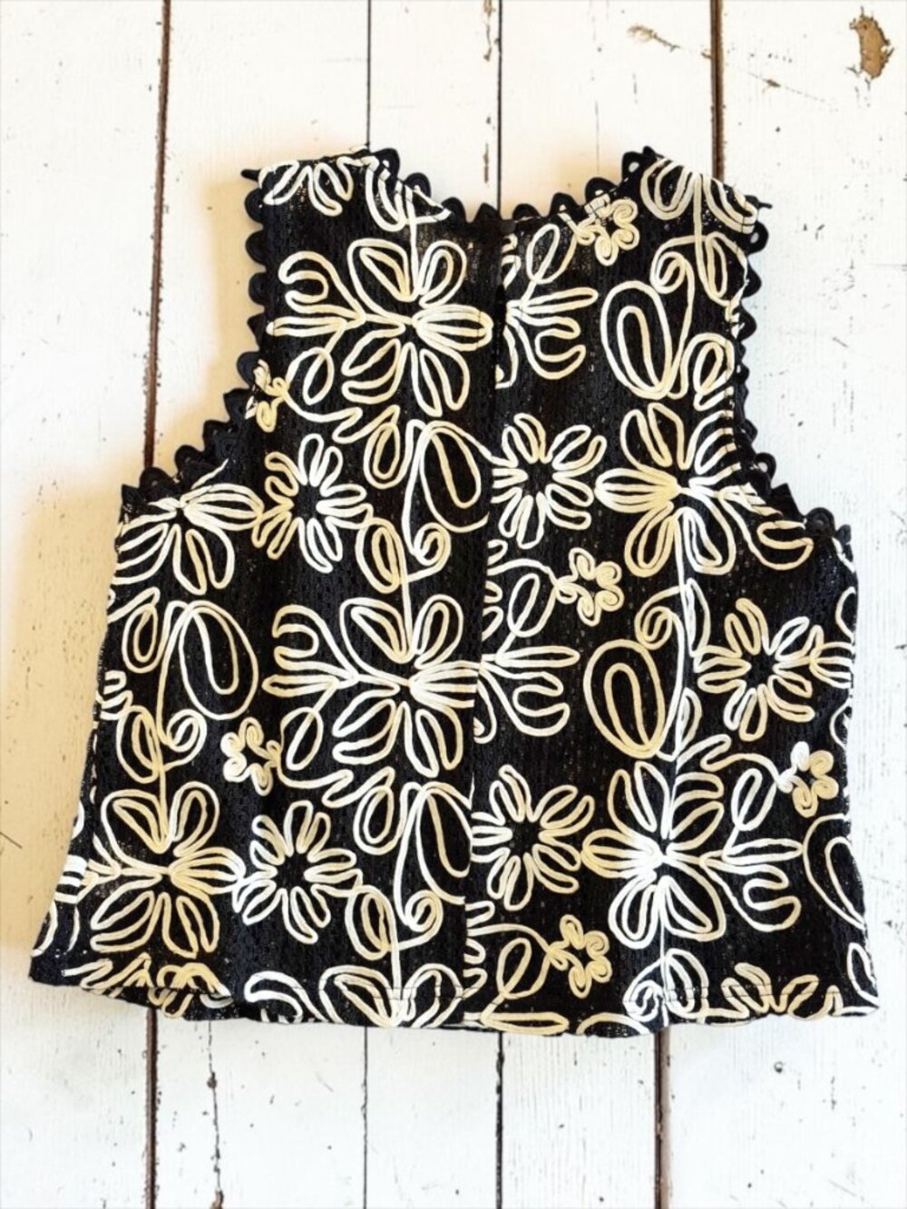 NWOT Solitaire Black Crochet Lace Floral Embroidered Tank Top Medium Boho Chic - Picture 3 of 8